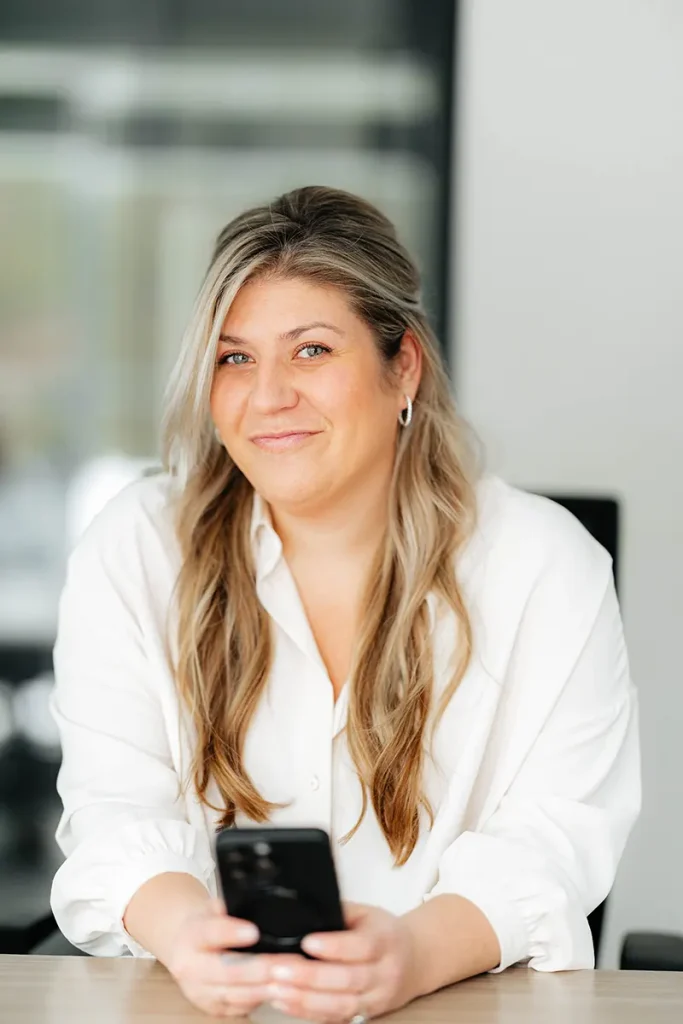 ashley risbara headshot